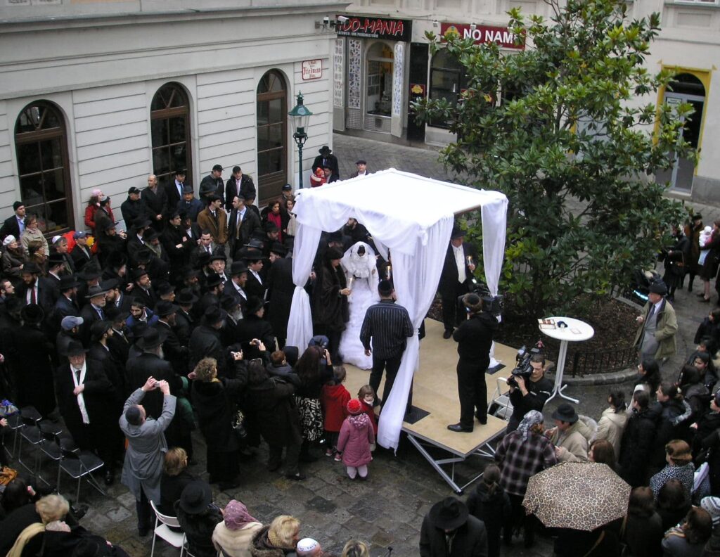 Orthodox Jewish wedding with chupah in Vienna's first district, close to Judengasse. 2007. CC.